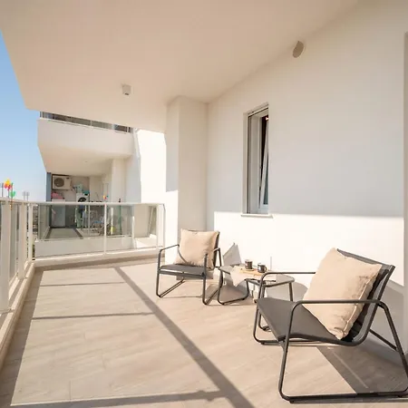 The Essential Vi - Private Parking